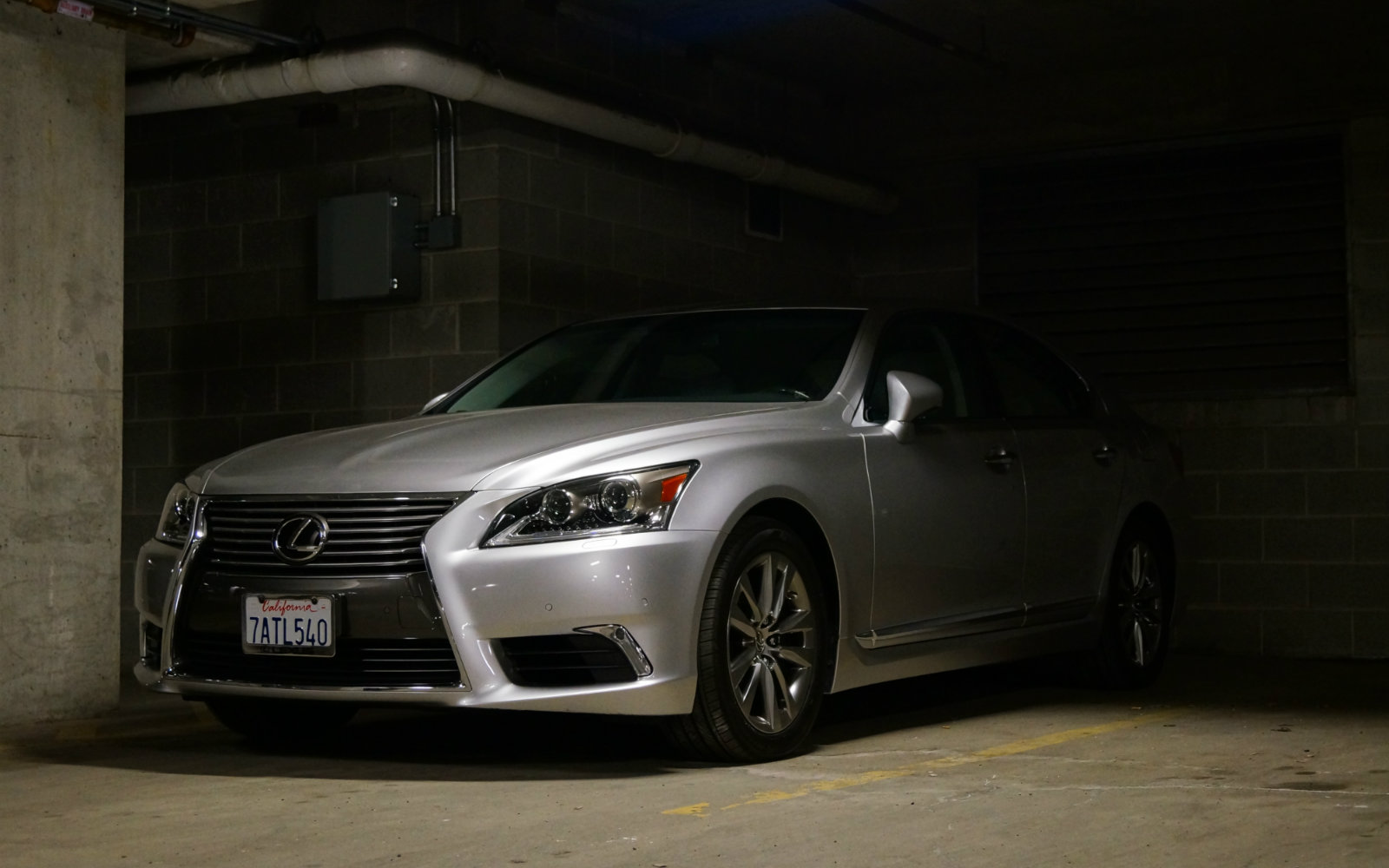 Lexus LS 460 2014 Hotel Car Park