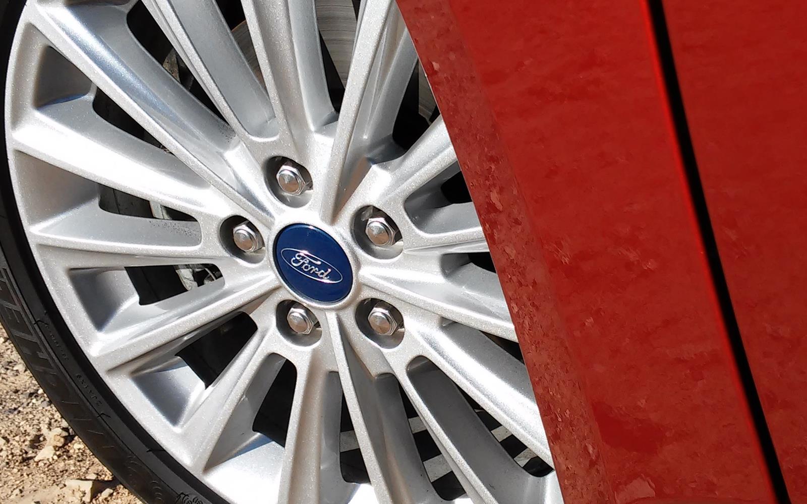 Ford C-Max 2015 Wheel Detail