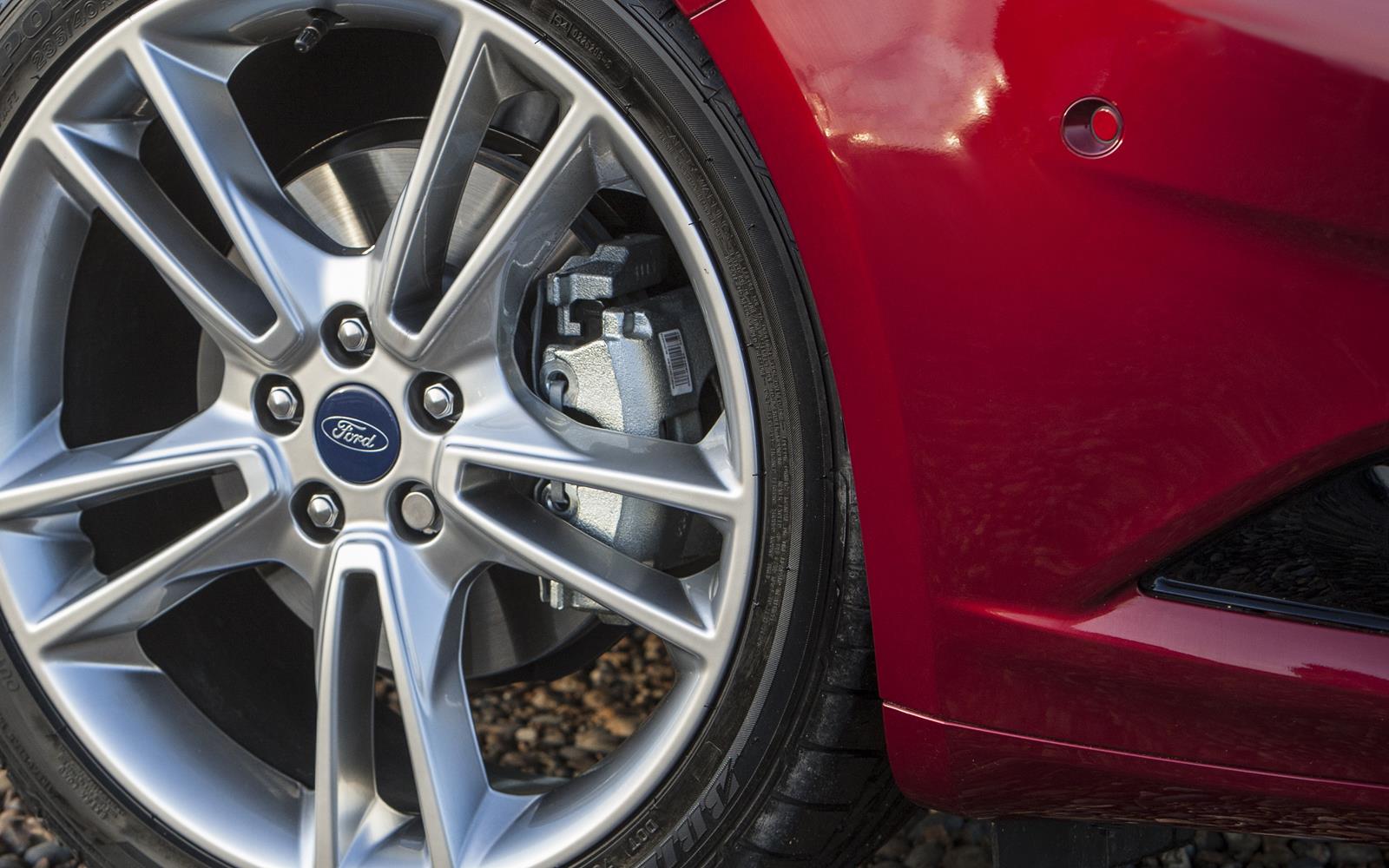 Ford Mondeo 2015 Wheel Detail