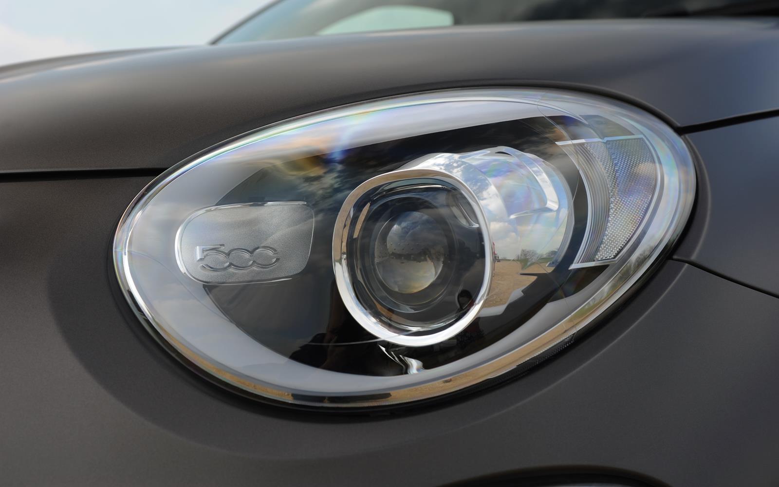 Fiat 500X 2015 Headlight Detail