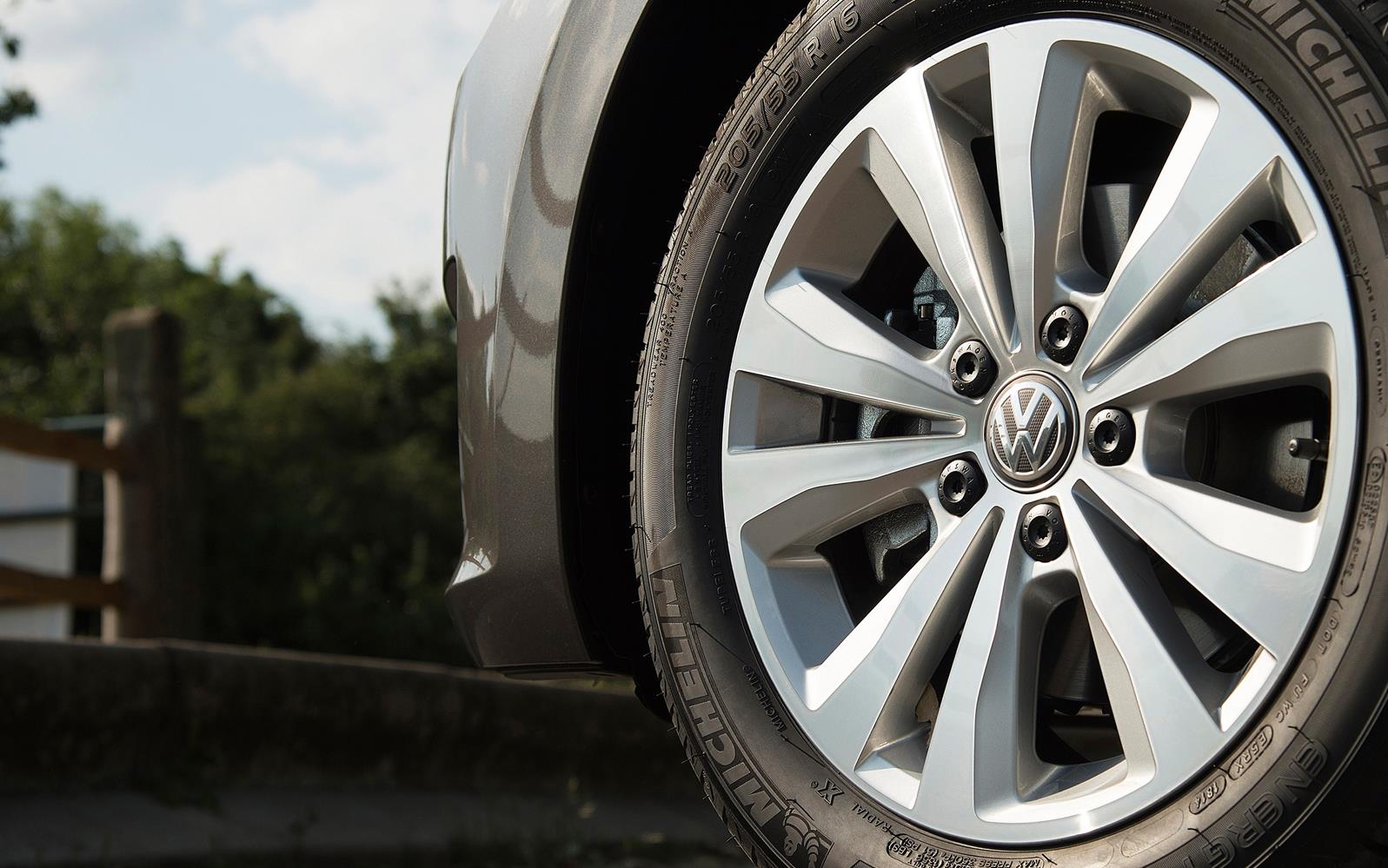 Volkswagen Golf SV 2015 Wheel Detail